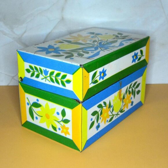 Vintage Metal Recipe Box With Recipes Syndicate Mfg Phoenixville Pa Kitchen - Picture 2 of 10